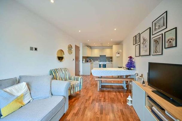 Sesame Apartments, Holman Road, Battersea, SW11 - Photo 1