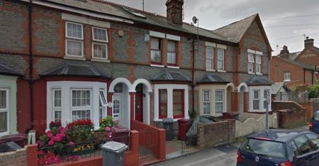 Studio Flat, Radstock Road, RG1 - Photo 2