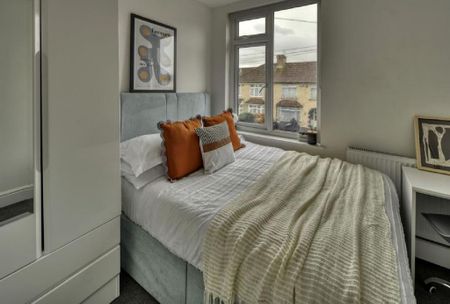 1 bedroom in a house share to rent - Photo 4