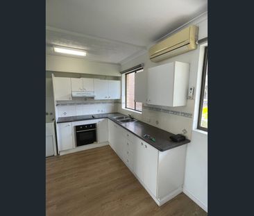 Partially furnished two-bedroom apartment - Photo 6