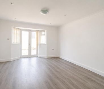 De Bec Close, Eastfield, Peterborough - Photo 2