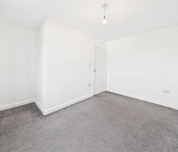 2 bedroom Town house to rent - Photo 3