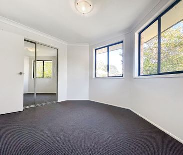 Spacious, Newly Renovated Townhouse - Photo 1