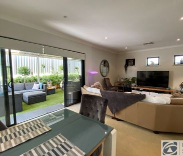 FANTASTIC TOWNHOUSE WALKING DISTANCE TO CAFES HOME OPEN WEDNESDAY 0... - Photo 4