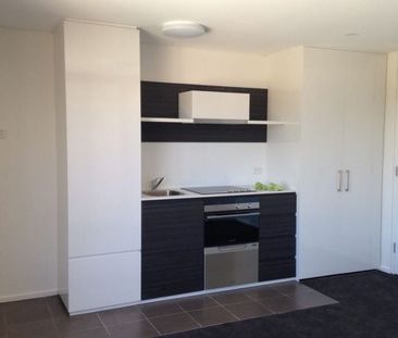 Stylish City Apartment in Adelaide’s East End - Photo 3