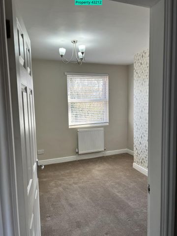 3 bedroom end of terrace house to rent - Photo 4