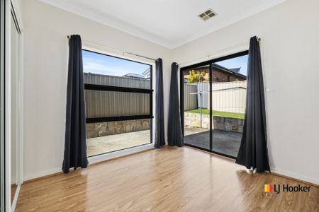 5 Bedroom Home Close to Hospital, University and Belconnen Town Centre - Photo 2