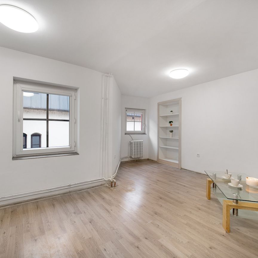 Pronájem bytu 2+kk 70 m² - Fotografie 1