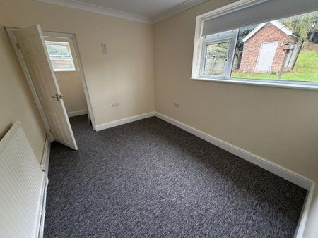 3 bedroom bungalow to rent - Photo 3