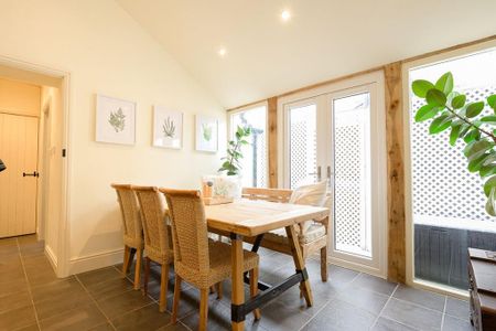 3 bedroom character property to rent - Photo 4