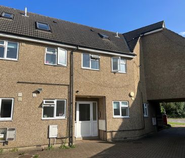 1 bedroom Flat - Manor Parade, Hatfield - Photo 2