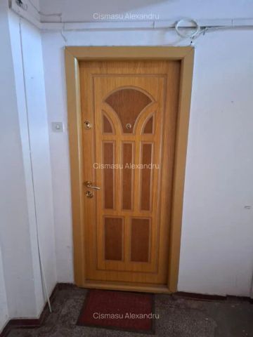 Inchiriez apartament 3 camere , 2 bai zona centrala - Photo 5