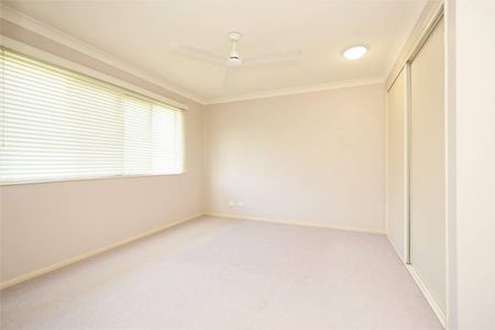 Huge Townhouse in Amazing Complex - Pool and Tennis - 6 MONTH Lease Only - Photo 5