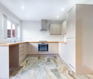 3 bedroom semi-detached house to rent - Photo 5