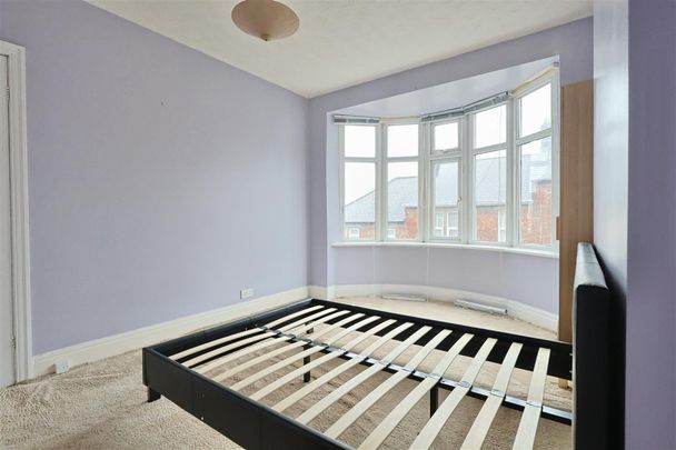 2 bedroom Flat to rent in Caris Street, Deckham, Gateshead - Photo 1