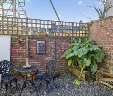 4 bedroom terraced house to rent - Photo 3