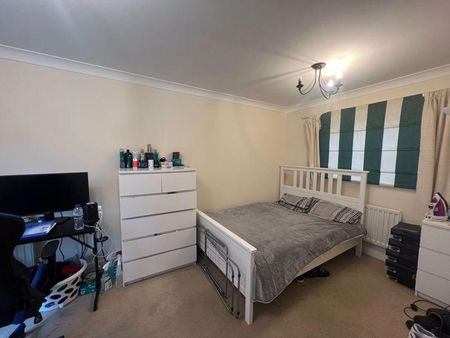 1 bedroom in a house share to rent - Photo 4