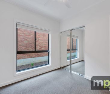 Modern 3 Bedroom Home - Photo 1