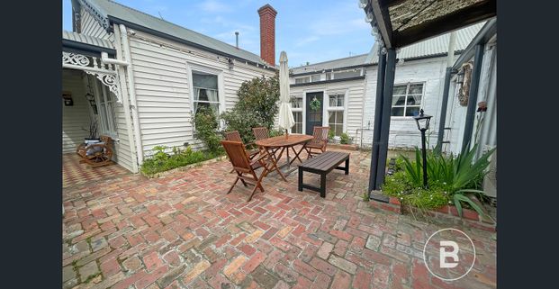 CENTRALLY LOCATED FULLY FURNISHED THREE BEDROOM HOME IN THE HEART OF BALLARAT CBD - Photo 1