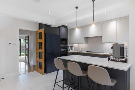 Princes Mews, Hounslow, TW3 - Photo 2