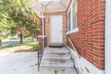 For Lease - 2137 YORK Street, Windsor, Ontario - Photo 4