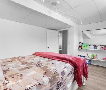 For Lease - 8 Bradley Lane, Brantford, Ontario - Photo 6