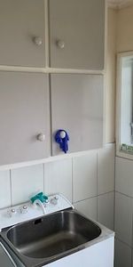 Modern & Convenient Living in a Quiet Cul-de-Sac Ã¢€“ 2 Bedroom Front Unit in Glenfield - Photo 3