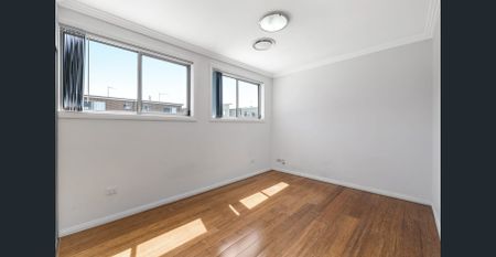 DETACHED DUPLEX - GREAT LOCATION - Photo 4