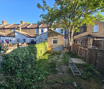 4 Bed Terraced House, Pulleyns Avenue, E6 - Photo 5