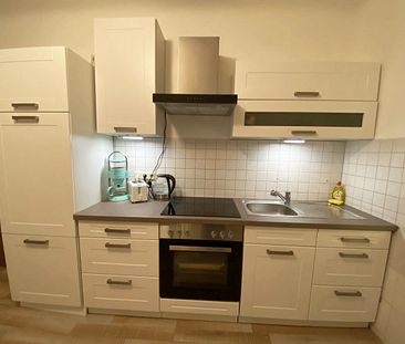 Modern möblierte Wohnung mit 2 Schlafzimmern in Bergheim - Photo 1