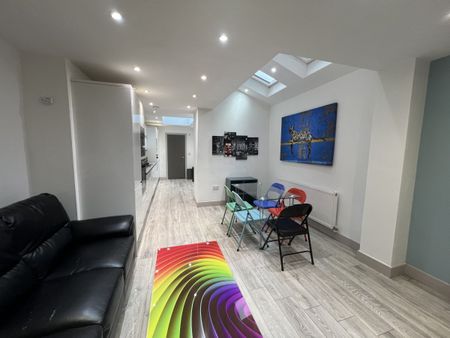 287 Dawlish Road - Photo 2