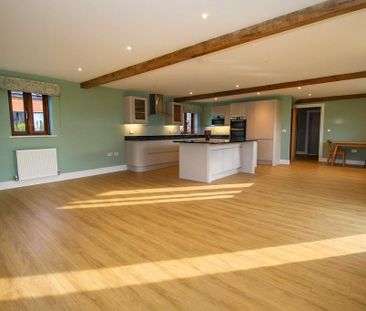 4 bedroom detached house to rent - Photo 3