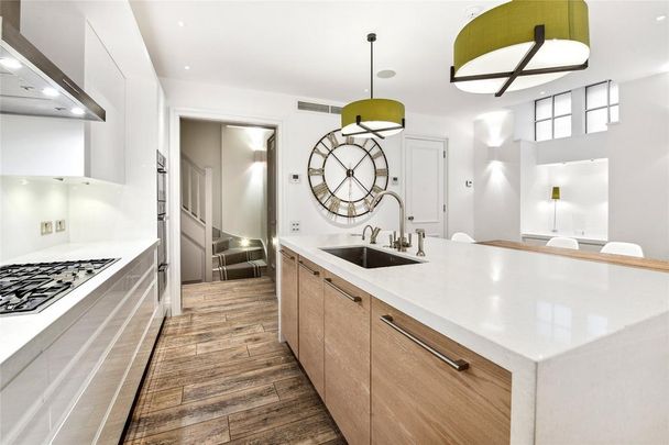 5 bedroom end of terrace house to rent - Photo 1