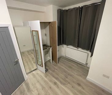 Room in a Shared House, Hampton Road, IG1 - Photo 1