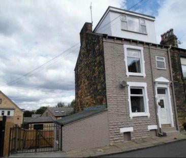 Large double room in shared house in Morley - available soon! - Photo 1