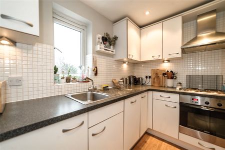 St. Georges Way, London, SE15 6QS - Photo 4