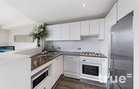 BREATHTAKING WATERSIDE RESIDENCE FEATURING AN EXPANSIVE BALCONY - Photo 3