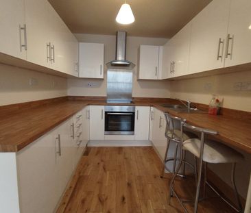 1 Bed Flat, Catford Hill, SE6 - Photo 4