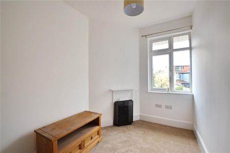 4 bedroom semi-detached house to rent - Photo 5