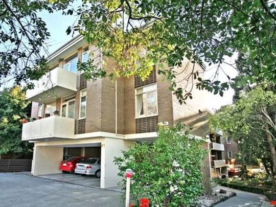 Live Moments To Hawksburn Village - Photo 1