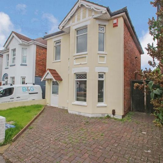 Charminster, Bournemouth - Photo 1