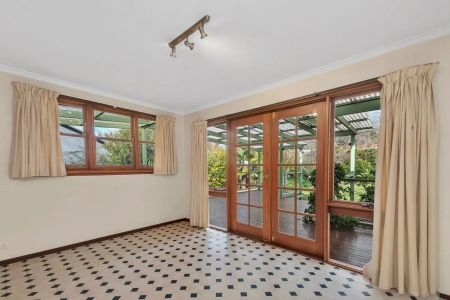 5 Schomburgk Street, Yarralumla. - Photo 3