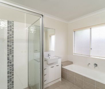 Spacious 4 bedroom home on a large block - Photo 2