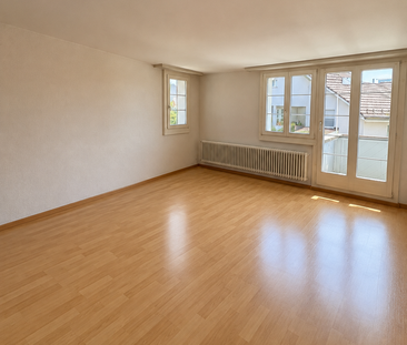 Grosszügige 3-Zimmer-Dachwohnung mit ca. 100 m² und Balkon in Basse... - Photo 1