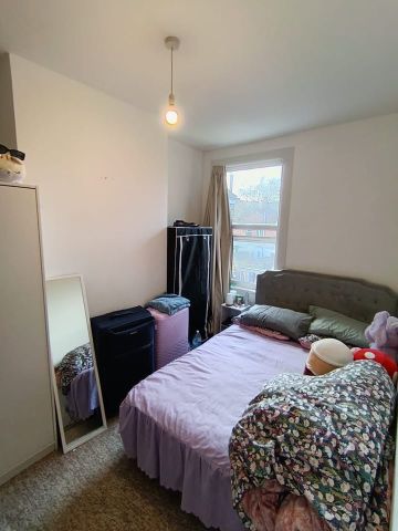 Room in a Shared House, Broadway Avenue, CR0 - Photo 3