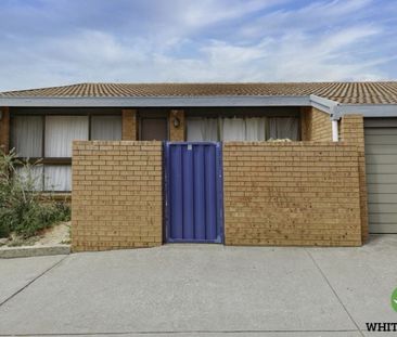 3/15 Mckeahnie Street, Queanbeyan - Photo 2