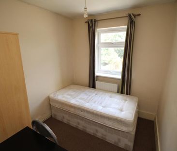 4 bedroom semi-detached house to rent - Photo 4