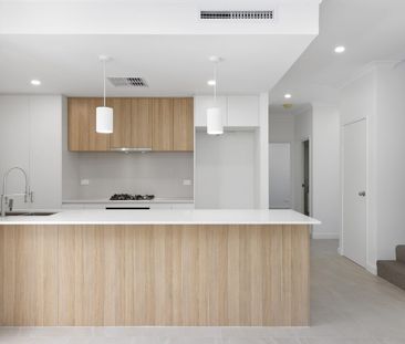 NEW HIGH SPEC TOWNHOUSE - Photo 6