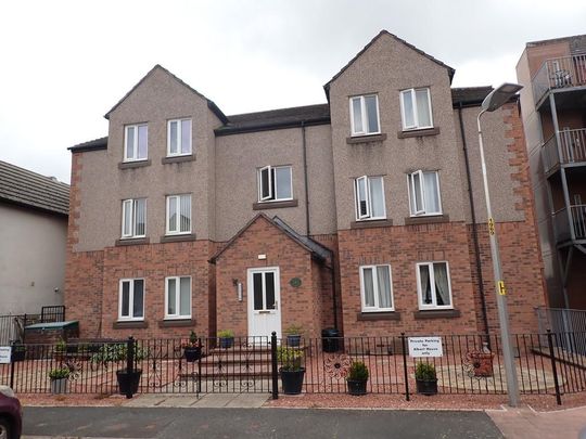 2 bedroom ground floor flat to rent - Photo 1