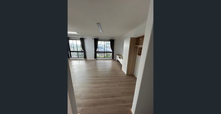 Newly renovated and close to transport - Photo 3